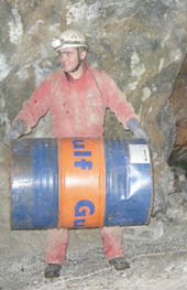 action de d&eacute;pollution &agrave; la grotte rifflet (septembre 2007)