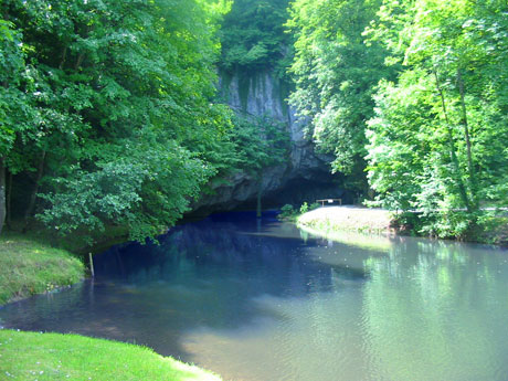 Photo de la sortie des grottes de Han